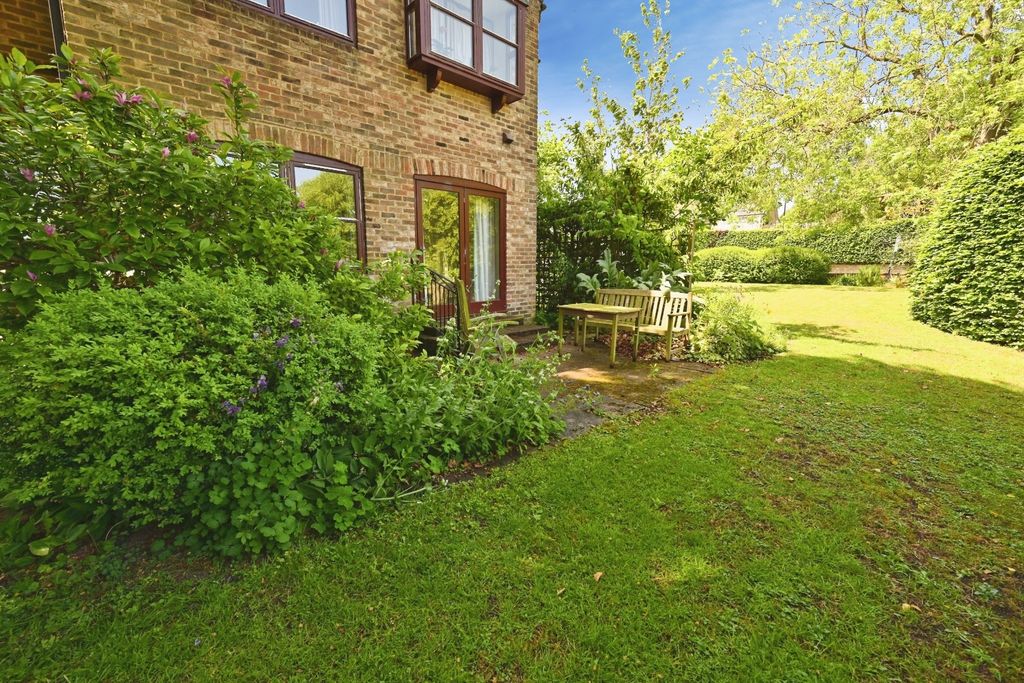 3 bed flat for saleThe Wickets, Studley Road, Ripon HG4 photo 4