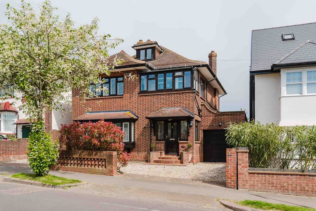 4 bed detached house for saleTattersall Gardens, Leigh-On-Sea, 2 SS9