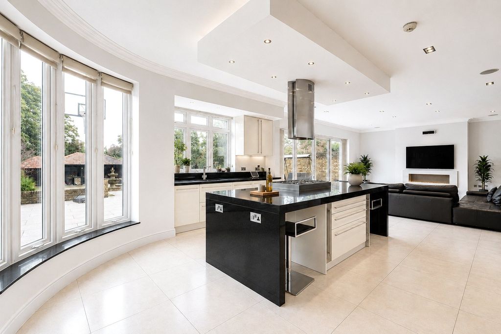 Additional image 8 of 7 bed detached house for saleManor Road, Potters Bar, Hertfordshire EN6