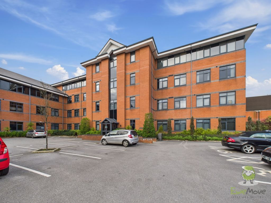 2 bed flat for saleGreenleigh Court, Dawsons Square, Pudsey LS28