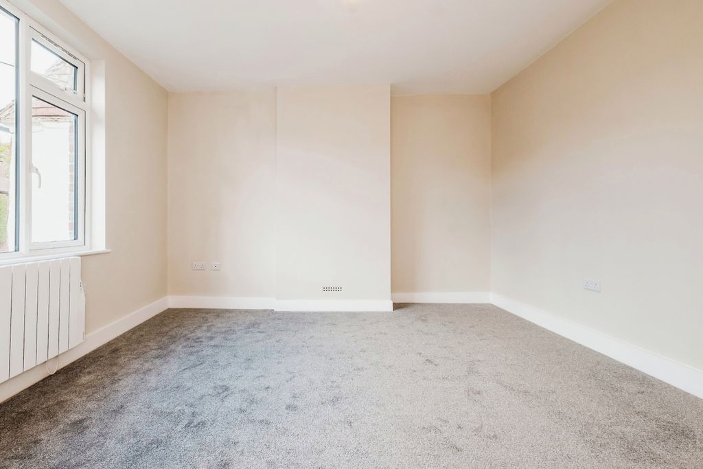 Additional image 6 of 2 bed flat for saleLondon Road, Watersfield, West Sussex RH20