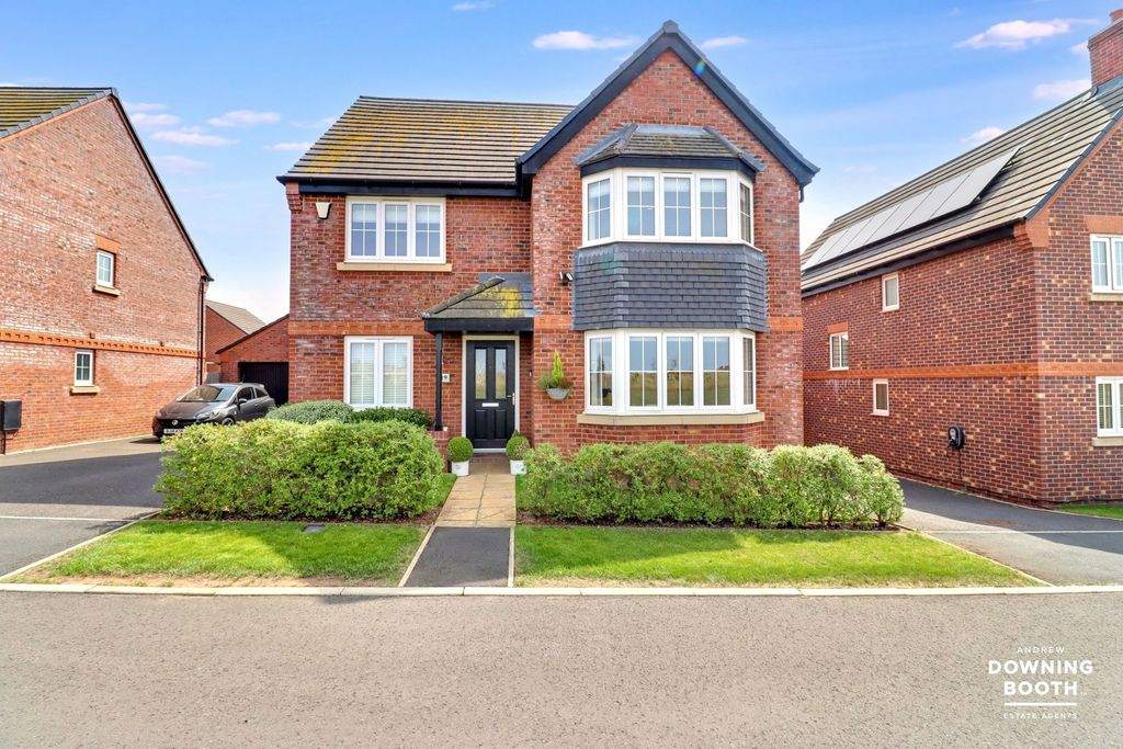 4 bed detached house for saleBuddleia Avenue, Streethay, Lichfield WS13