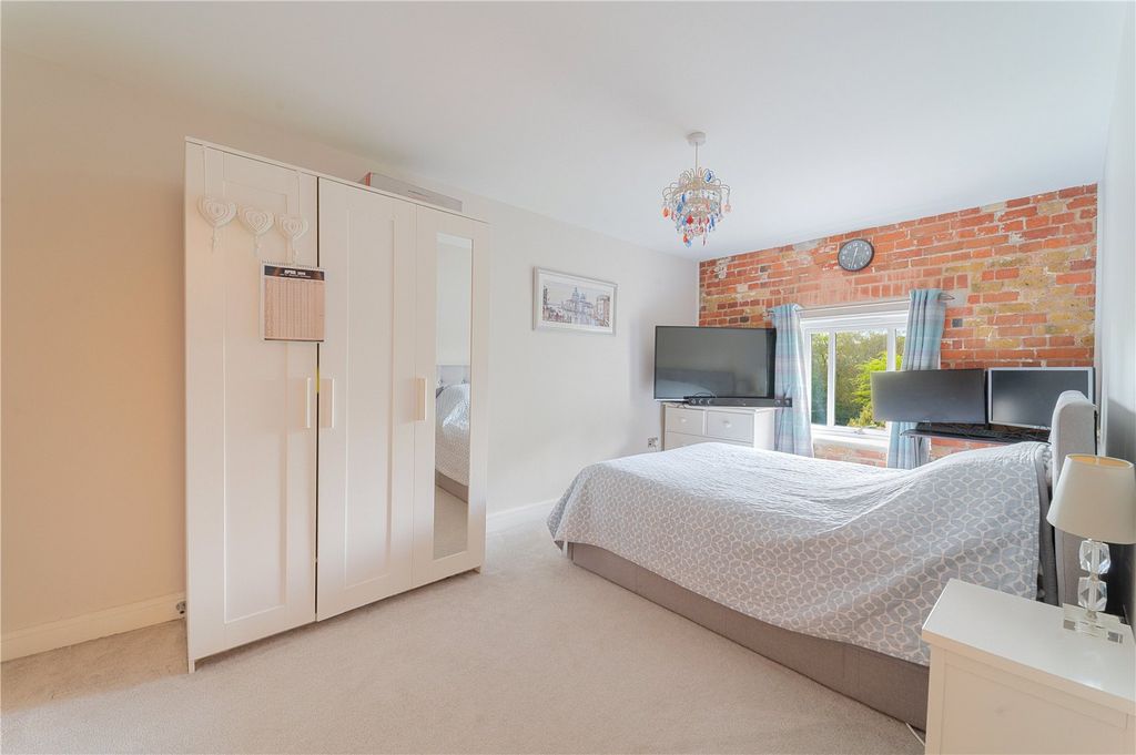 2 bed flat for saleSchool Lane, Mistley, Manningtree, Essex CO11 photo 4