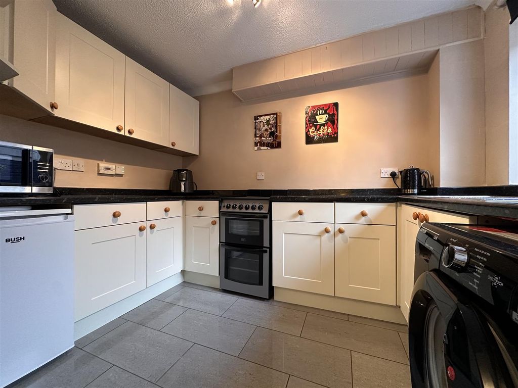 Additional image 5 of 3 bed semi-detached house for saleKingsnorth Close, Newark NG24