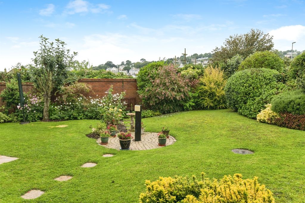 Additional image 2 of 2 bed flat for saleAnning Road, Lyme Regis DT7