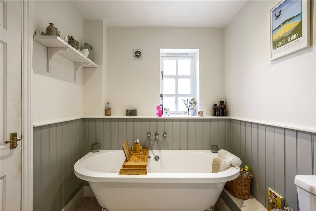 Additional image 15 of 6 bed detached house for saleKelham Gardens, Marlborough, Wiltshire SN8