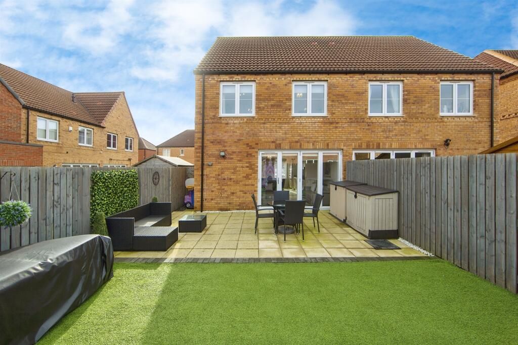 3 bed semi-detached house for saleGreen Shank Drive, Mexborough S64