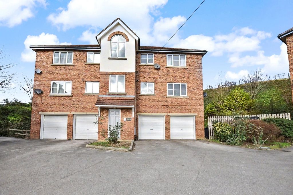 2 bed flat for saleFlat 4, Perseverance Street, Pudsey, West Yorkshire LS28