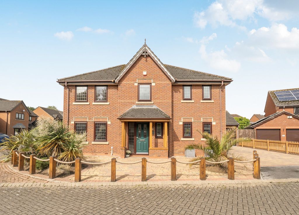 4 bed detached house for saleSpeedwell Close, Melksham SN12