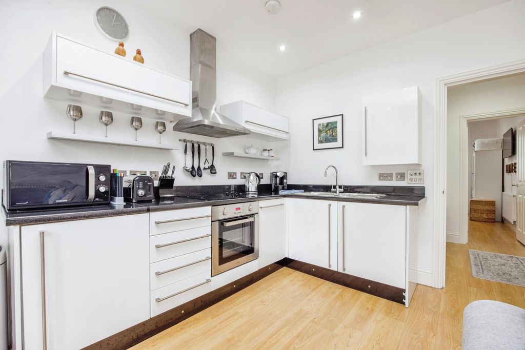 1 bed flat for saleFore Street, East Looe, Looe, Cornwall PL13 photo 5