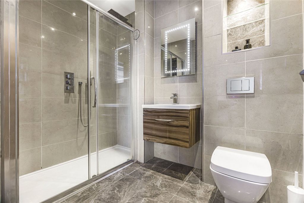 Additional image 15 of 5 bed detached house for saleWestwood Close, Potters Bar, Hertfordshire EN6
