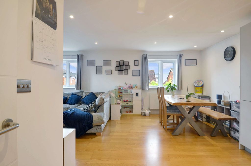 2 bed flat for saleLiddell Way, Leighton Buzzard LU7 photo 3