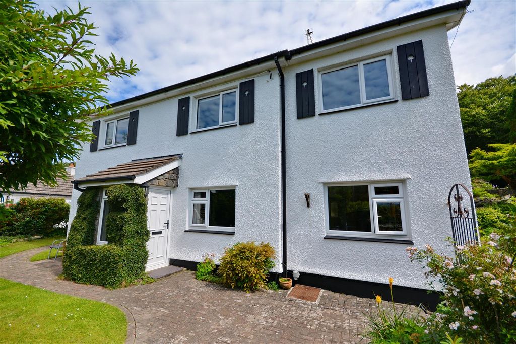 3 bed detached house for salePenmynydd Road, Menai Bridge, Anglesey LL59