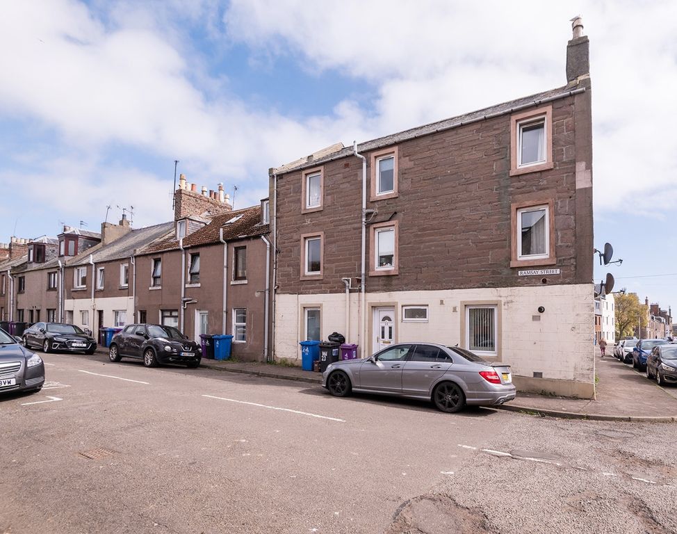 3 bed flat for saleRamsay Street, Montrose DD10