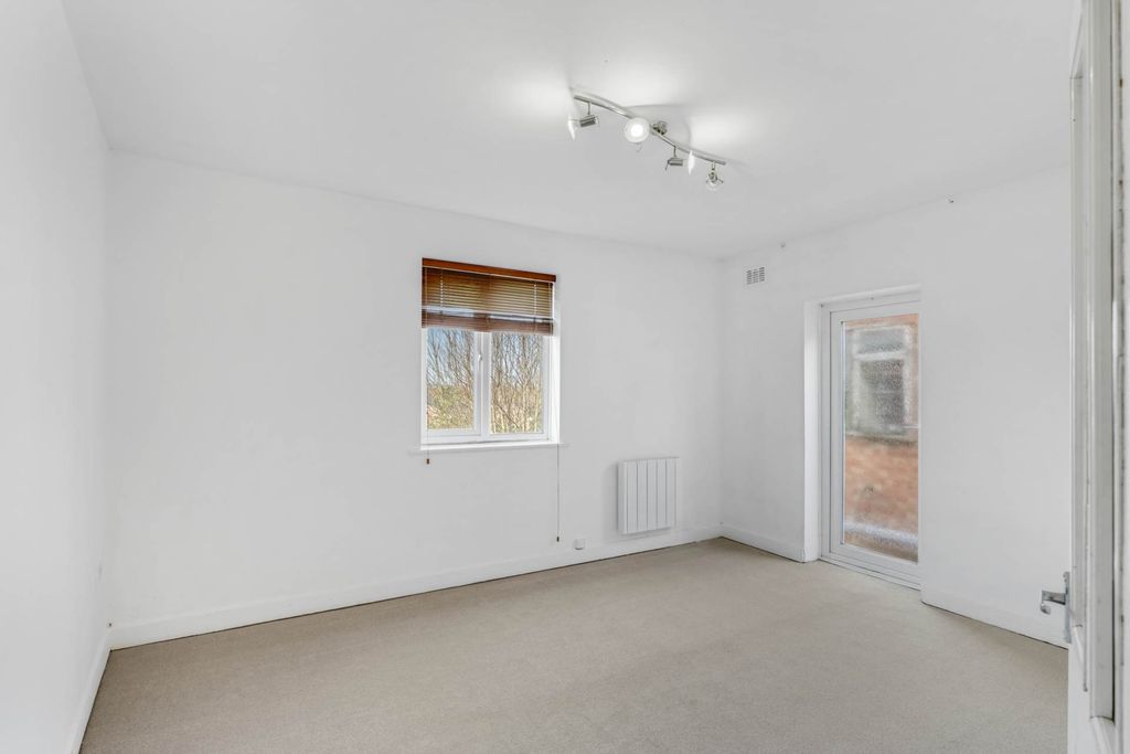Additional image 6 of 2 bed maisonette for saleHigh Street, Newport Pagnell MK16