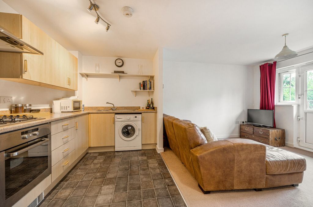 Additional image 4 of 2 bed flat for saleSpiro Close, Pulborough RH20