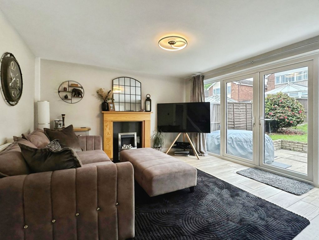 3 bed link detached house for saleCoopers Close, Leek, Staffordshire ST13 photo 3