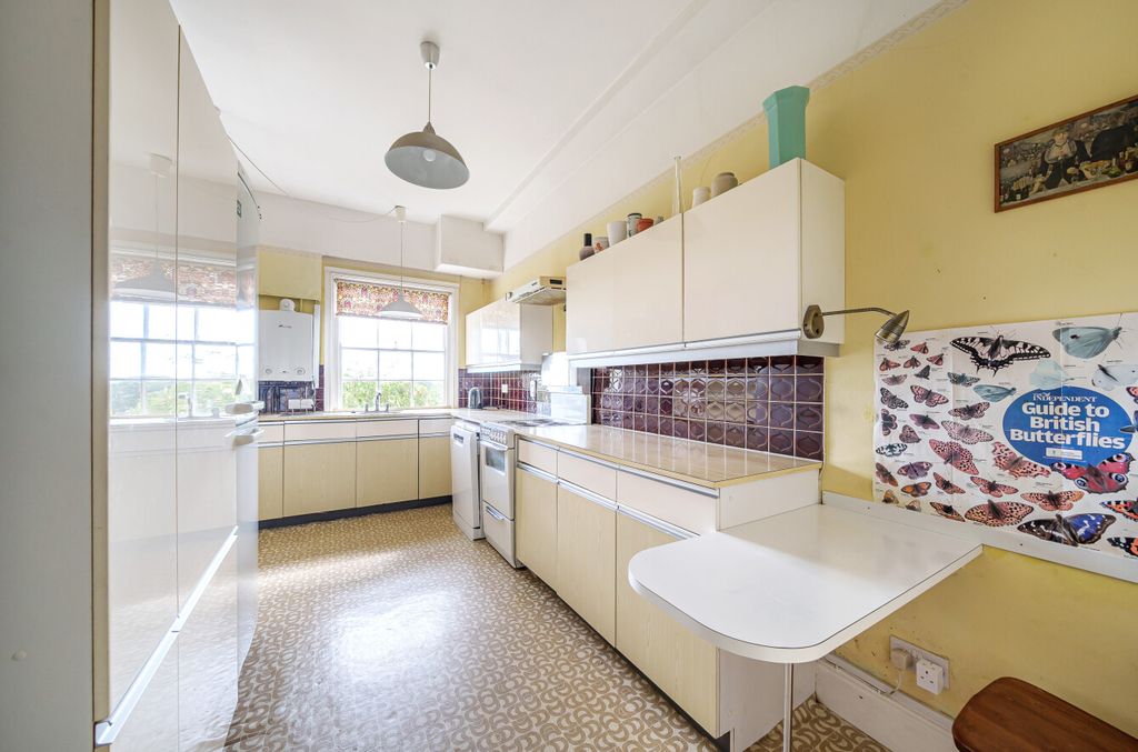 2 bed flat for saleSwan Green, Emery Down, Lyndhurst SO43 photo 3