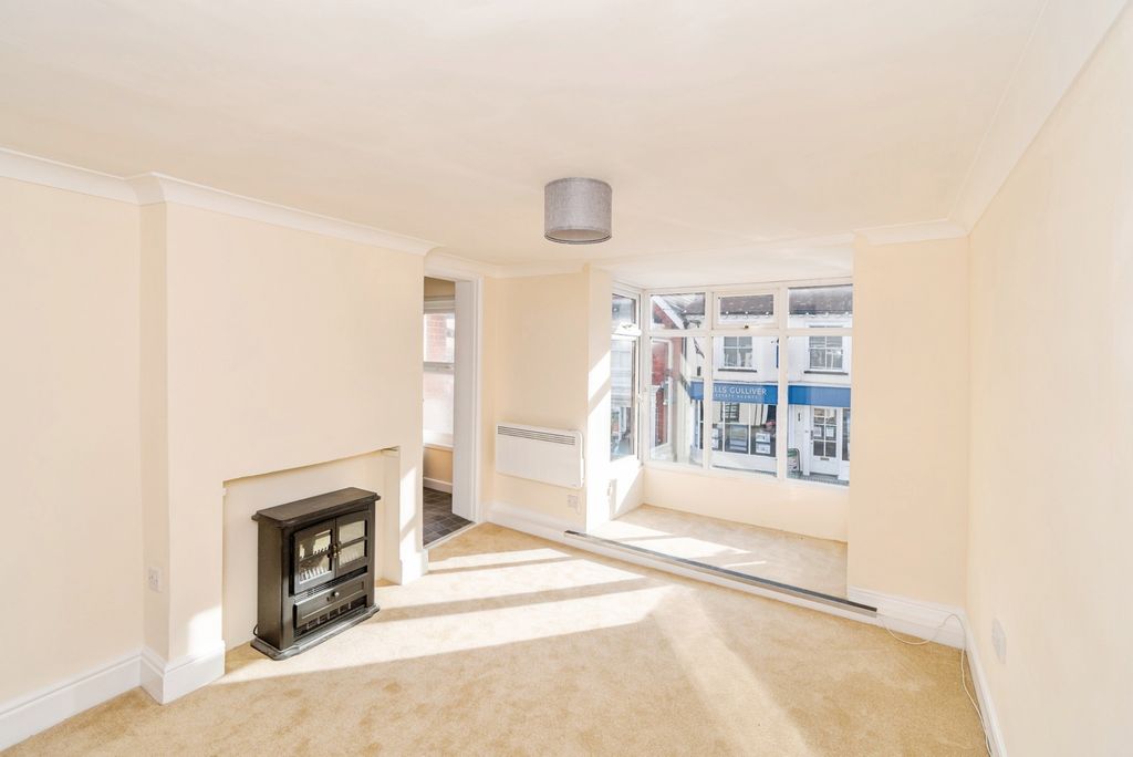 Additional image 2 of 2 bed flat for saleHigh Street, Lyndhurst, Hampshire SO43
