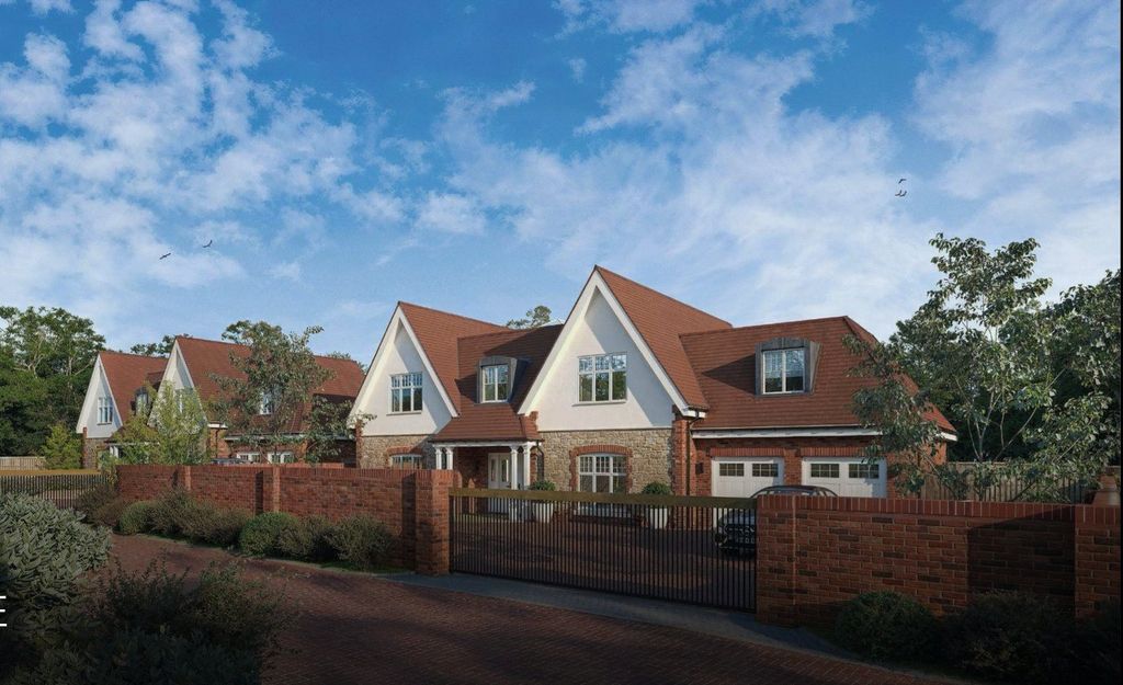 4 bed detached house for saleBarton Common Road, New Milton, Hampshire BH25