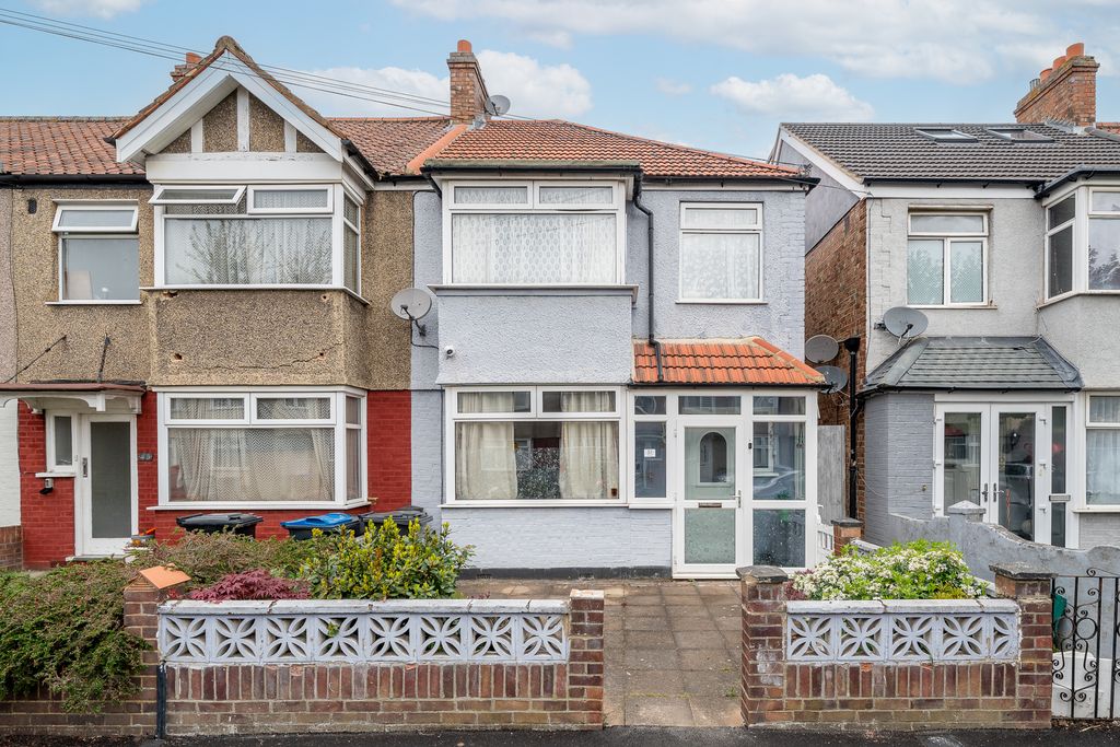 3 bed end terrace house for saleManor Way, Mitcham CR4