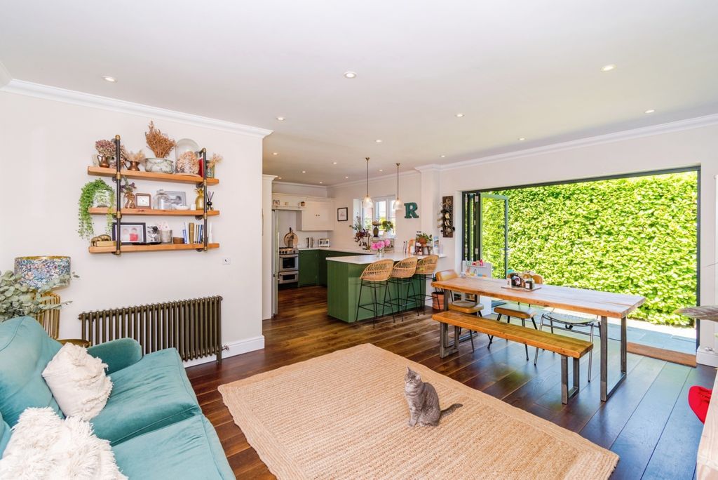 5 bed semi-detached house for salePrinces Crescent, Lyndhurst SO43 photo 3