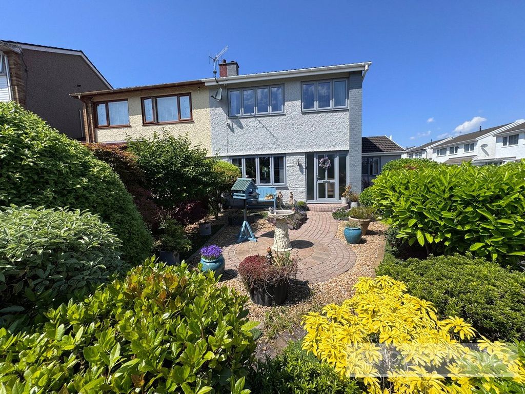3 bed semi-detached house for saleCaemawr Gardens, Porth, Rhonnda Cynon Taff CF39