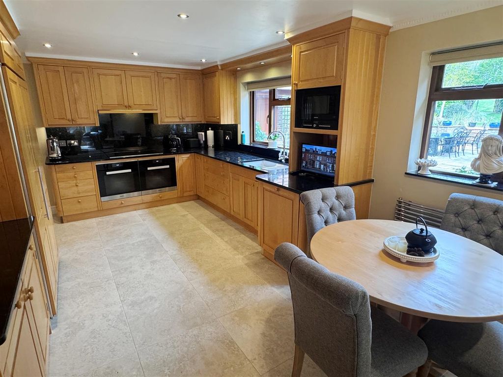 Additional image 3 of 6 bed detached house for saleBickleigh Ridge, Yew Gate, Newbury RG14