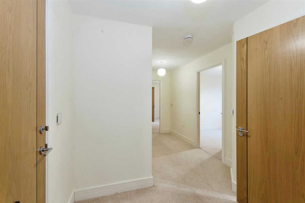 Additional image 8 of 2 bed flat for sale8 Westonia Court, 582-592 Wellingborough Road, Northampton NN3