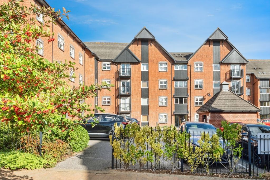 2 bed flat for saleThe Wharf, Leighton Buzzard, Bedfordshire LU7