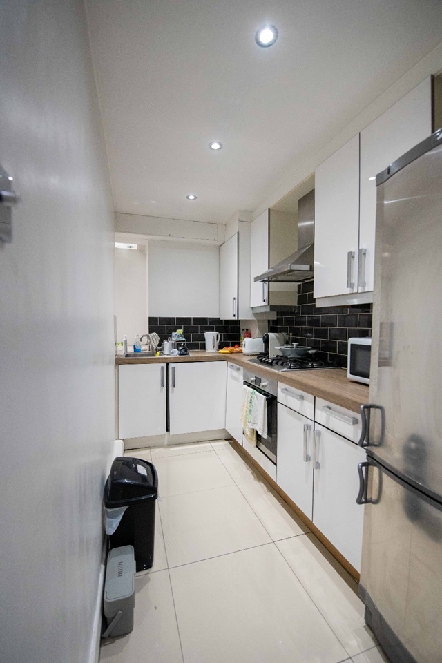 1 Bed Flat, St. Georges Square, SW1V, N1 7GU photo 4