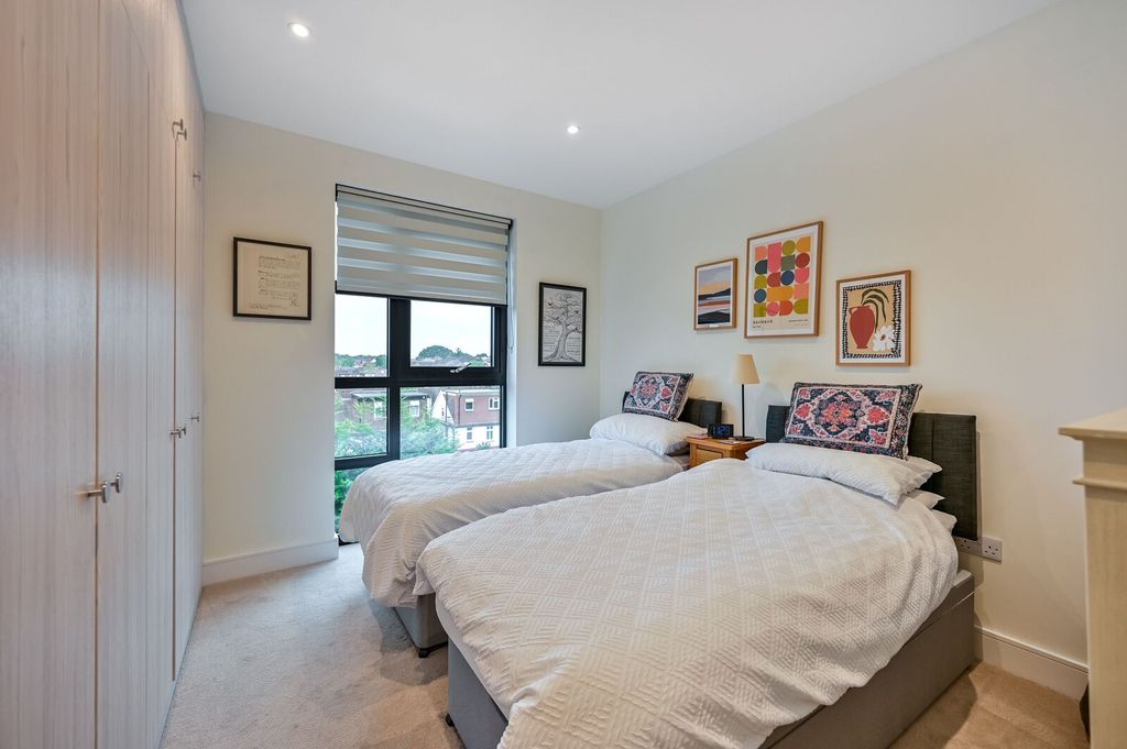 Additional image 6 of 3 bed flat for saleCoombe Road, New Malden KT3