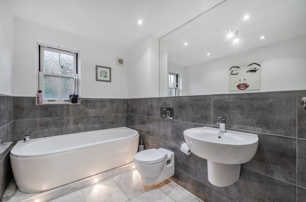 2 bed flat for saleThe Creekside, Looe, Cornwall PL13 photo 4