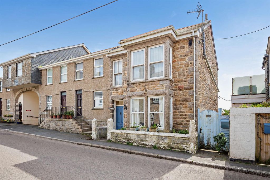 3 bed flat for saleFore Street, Marazion TR17