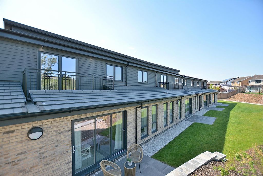 2 bed flat for saleSandringham Manor, Apartment 10, The Grange, Mansfield NG18