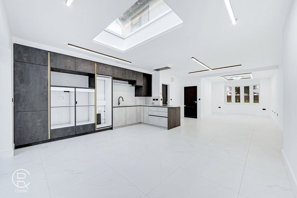 Additional image 7 of 5 bed semi-detached house for saleThe Heights, Northolt UB5