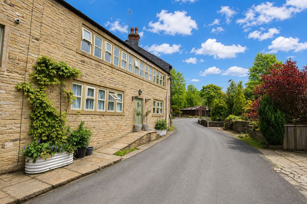 2 bed flat for saleLane Bottom, Newhey OL16