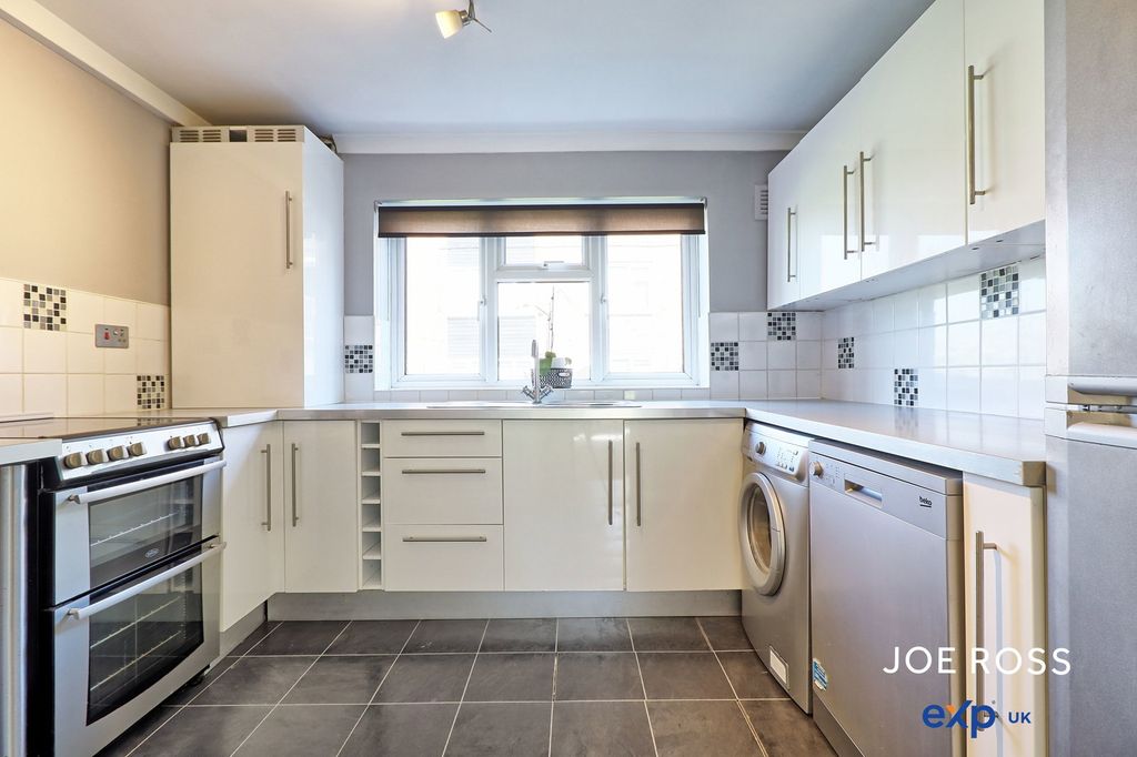Additional image 3 of 2 bed flat for saleSt. Giles Crescent, Maldon CM9