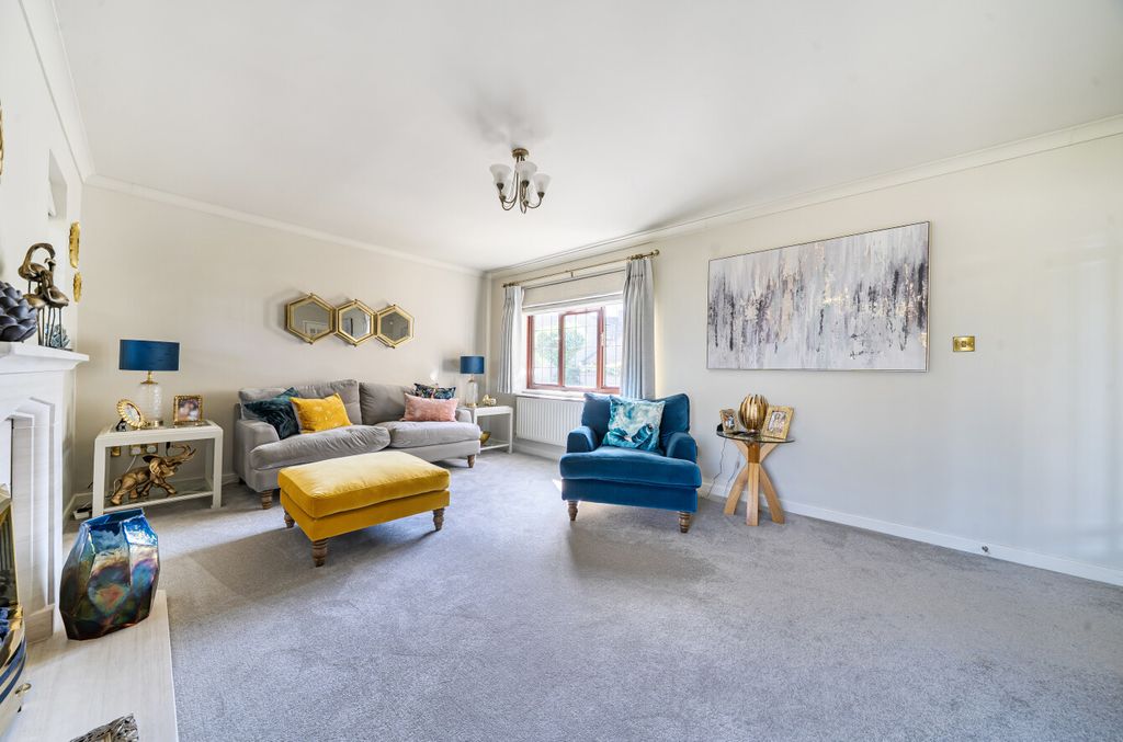 Additional image 6 of 4 bed link detached house for saleThe Spinney, Lechlade, Gloucestershire GL7