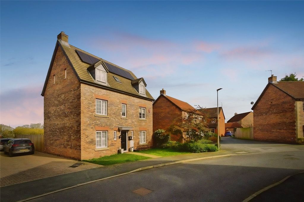 5 bed detached house for salePennymoor Drive, Middlewich, Cheshire CW10