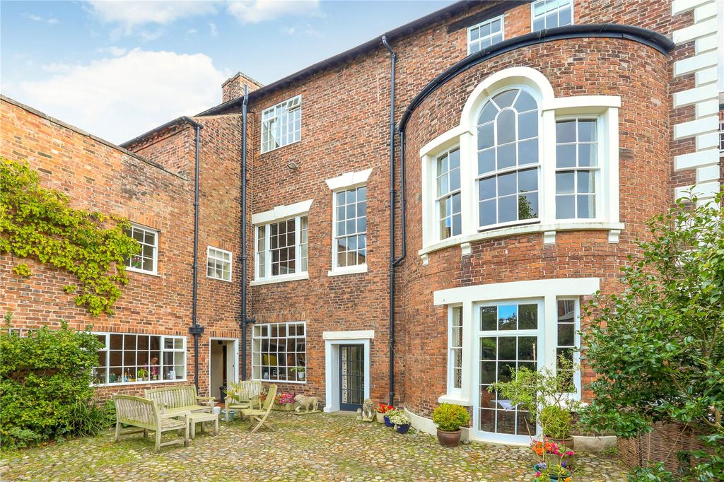 Additional image 12 of 8 bed terraced house for saleWelsh Row, Nantwich, Cheshire CW5
