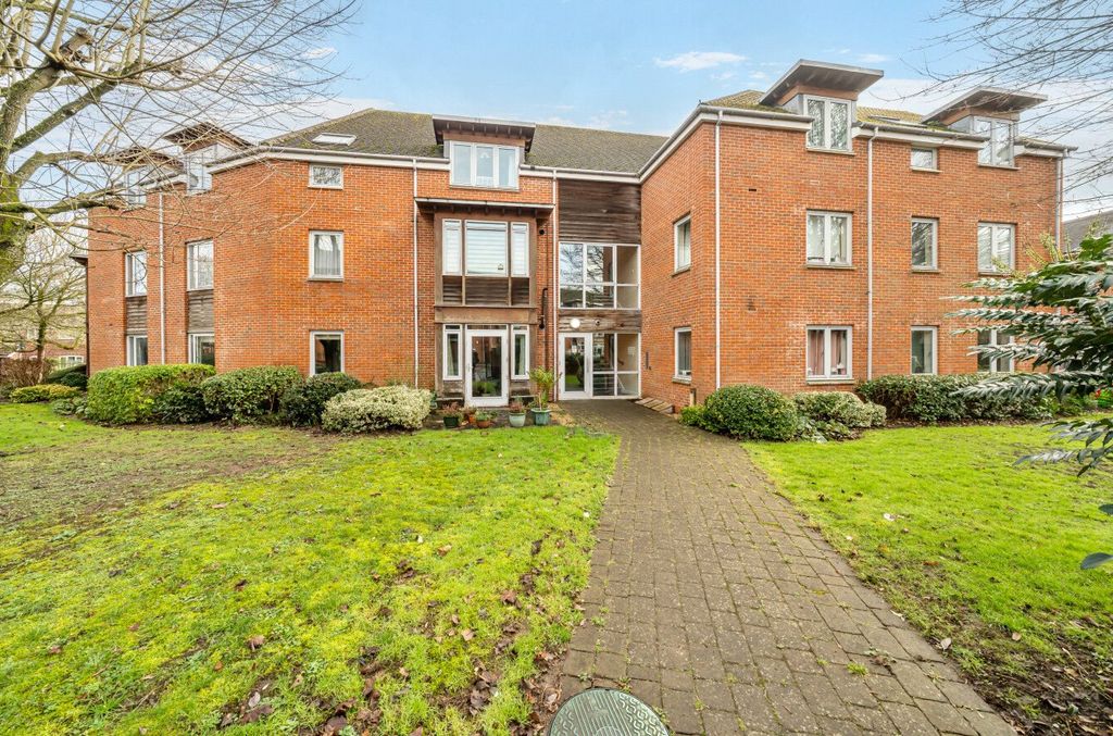 2 bed flat for saleThurlow Grange, Newbury, Berkshire RG14