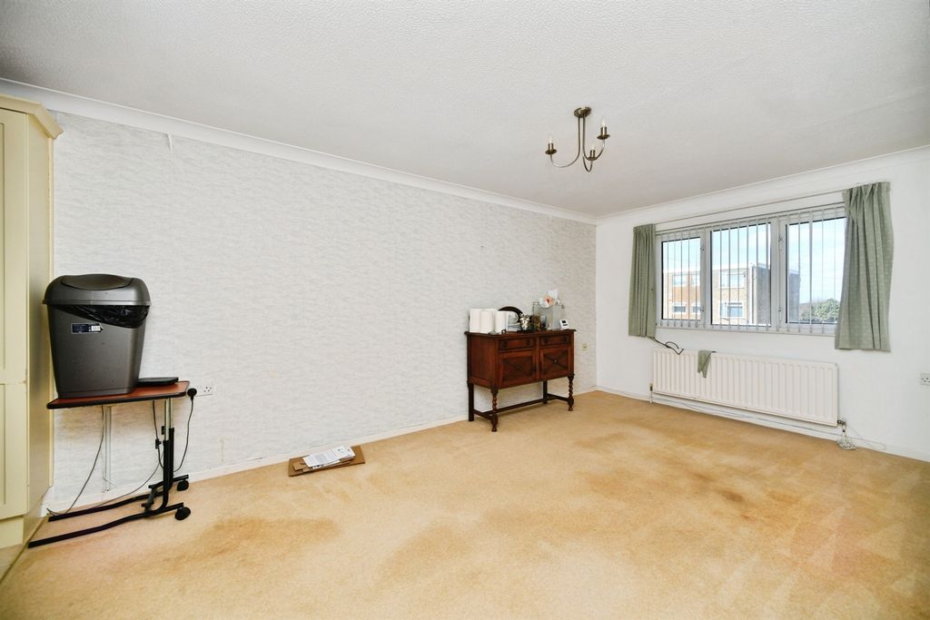1 bed flat for saleCentral Avenue, Telscombe Cliffs, Peacehaven BN10 photo 5