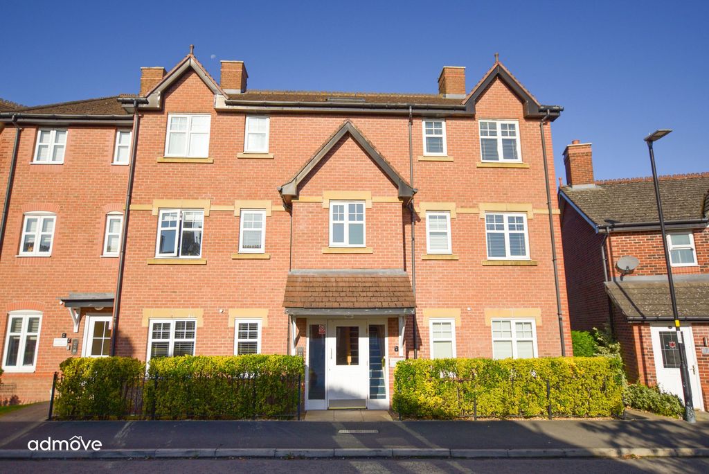 1 bed flat for saleSandmoor Place, Lymm WA13