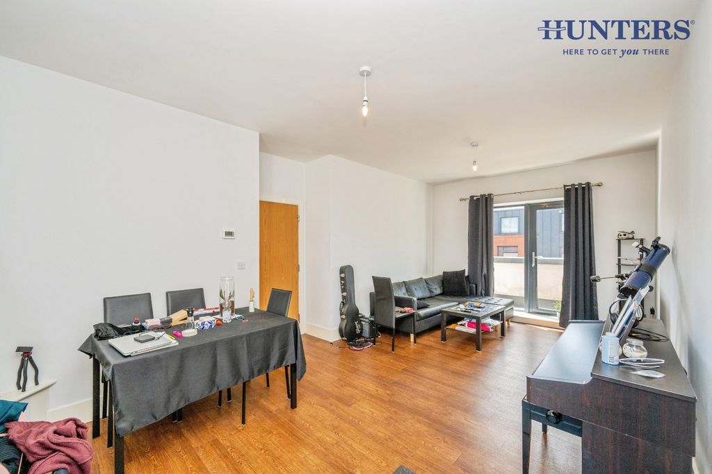 2 bed flat for saleSwan Road, Lichfield WS13 photo 5