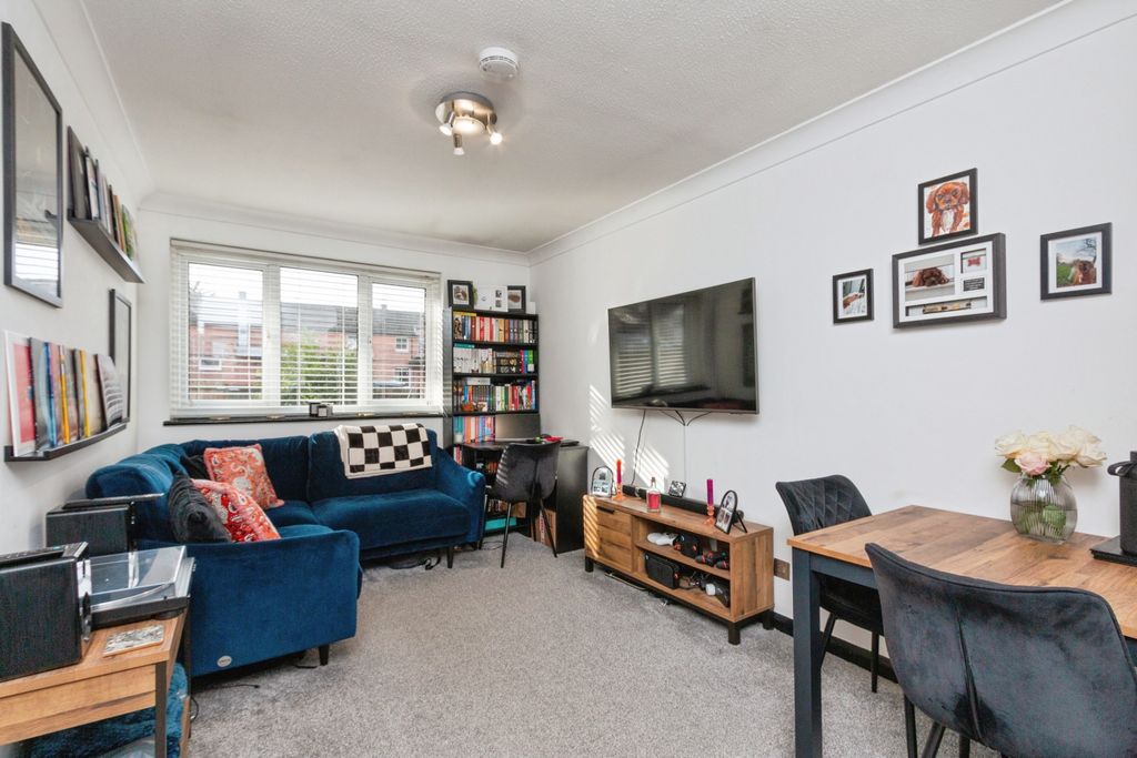 1 bed flat for saleDudley Close, Bordon GU35