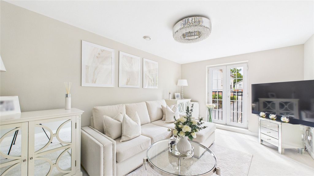 1 bed flat for saleLightwater, Surrey GU18 photo 2
