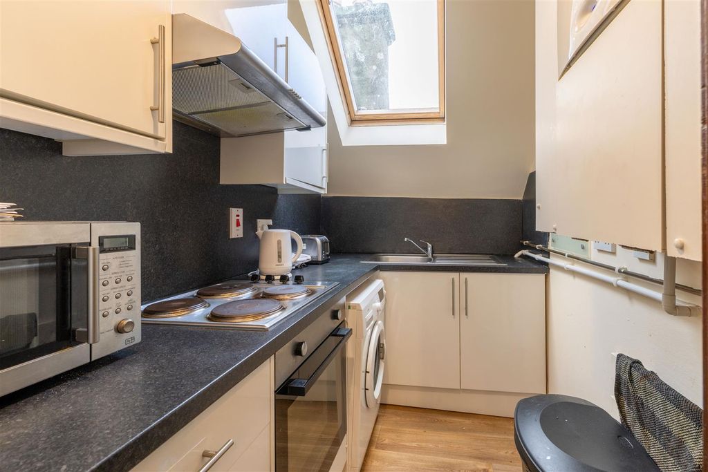 Additional image 2 of 4 bed flat for sale94 Commercial Street, Dundee DD1