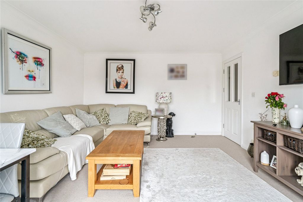 Additional image 4 of 2 bed flat for saleDedmere Road, Marlow, Buckinghamshire SL7