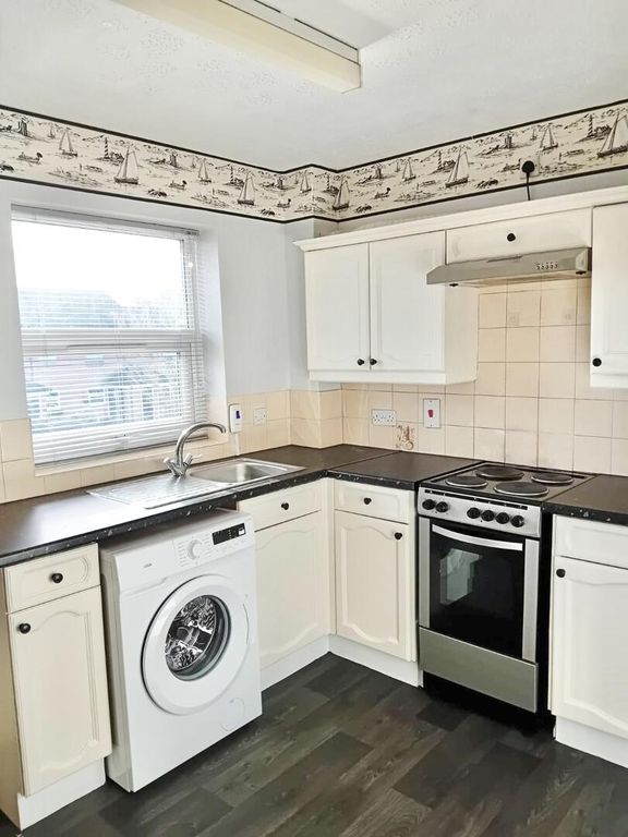 2 bed flat for saleWinterburn Gardens, Whetstone, Leicester LE8 photo 5